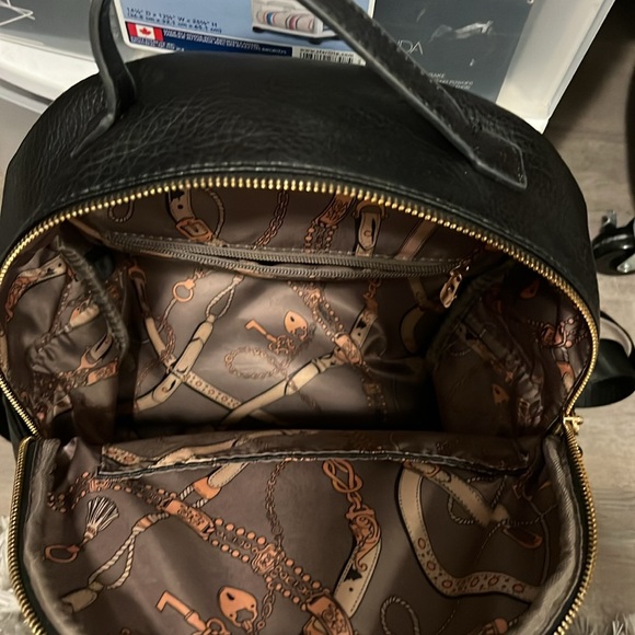 Backpack black with gold accents - Picture 2 of 8